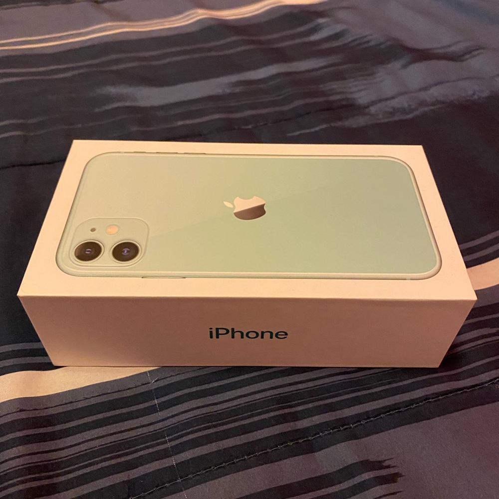 iPhone 11 128gb (Text for questions 256-479-5382) - Picture 1 of 1